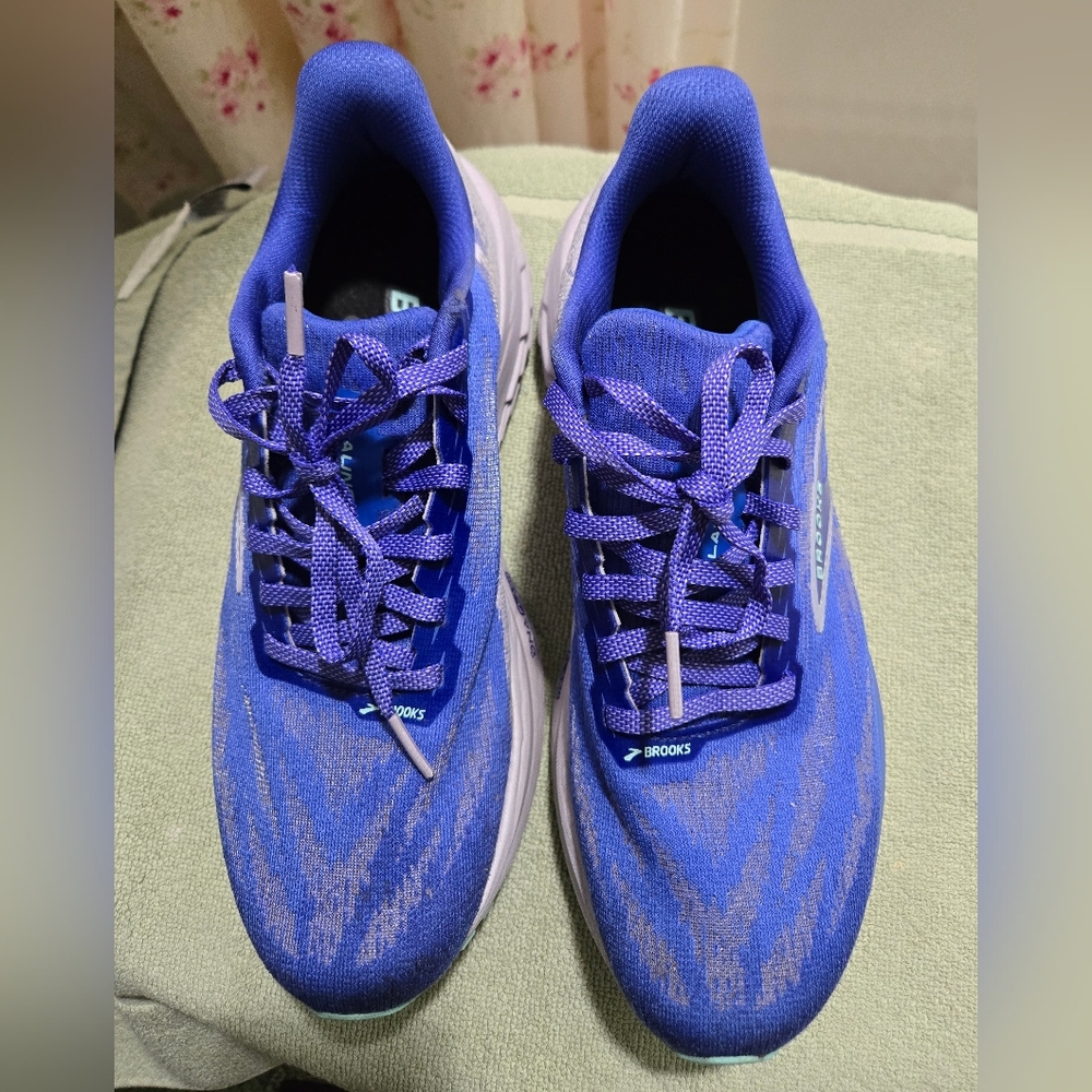 BROOKS Launch 11 Women's Size 8